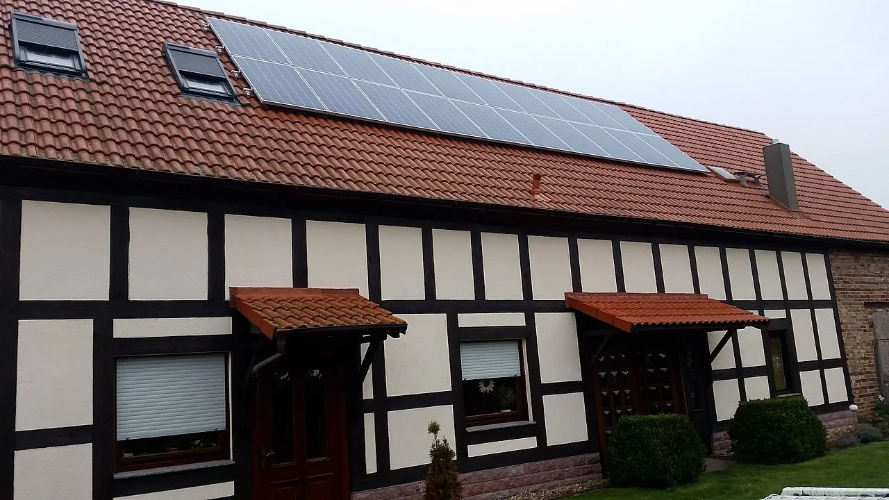 Photovoltaikanlage auf einem Wohnhaus in Nichel